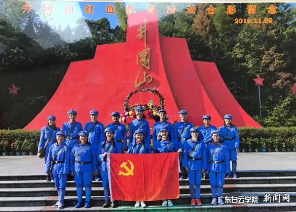 1、合影.png