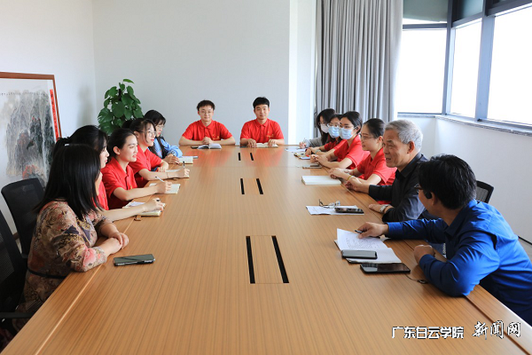 北校区部分00后党员座谈会现场.png
