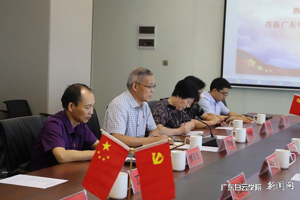 易钢在交流会上发言.jpg