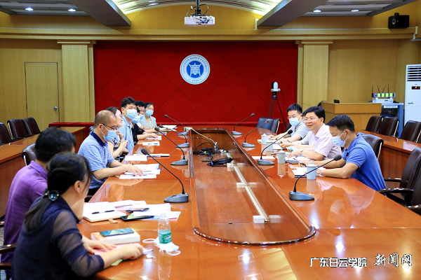 座谈会现场.png