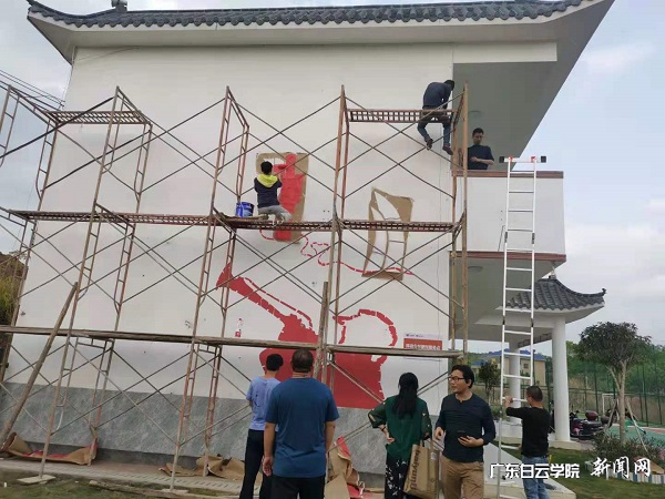 团队墙绘绘制现场.jpg