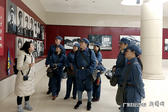会计学院教工党支部参观毛泽东故居留影.png