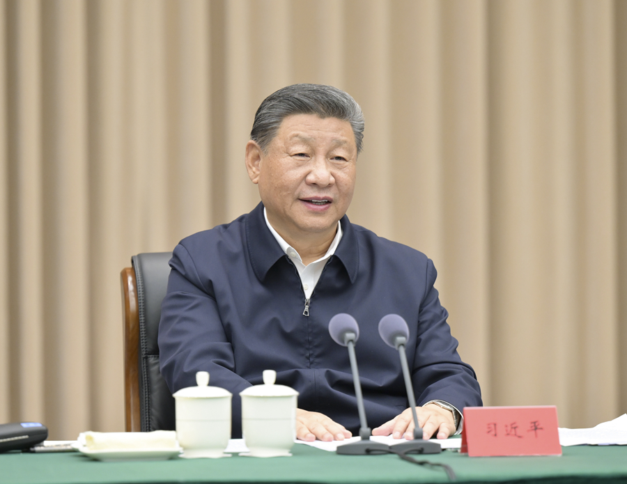12月17日下午,中共中央总书记、国家主席、中央军委主席习近平在海南三亚听取海南省委和省政府工作汇报,发表了重要讲话。