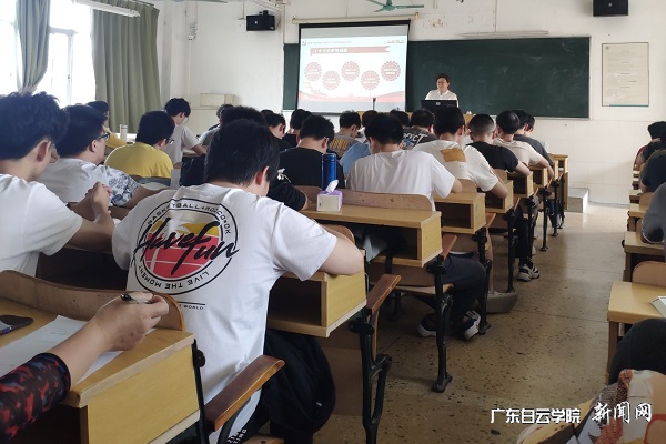 王梅教授主讲“毛泽东思想和中国特色社会主义理论体系概论”示范课.jpg