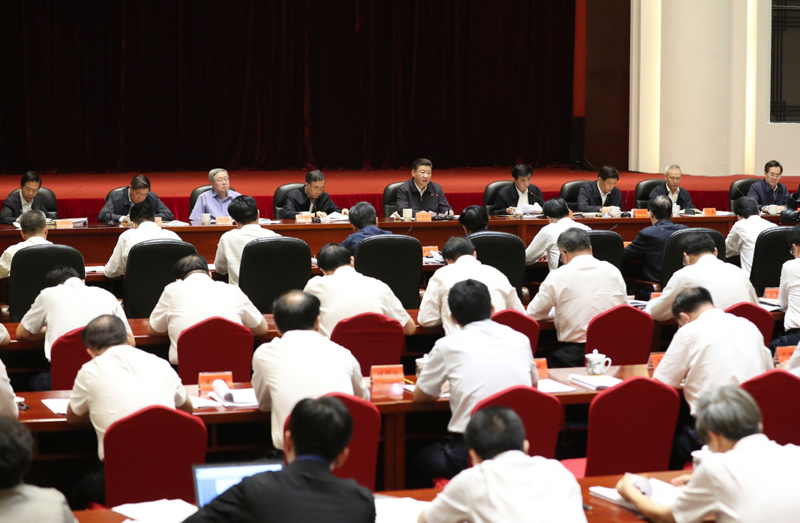 6月23日,中共中央总书记、国家主席、中央军委主席习近平在山西太原市主持召开深度贫困地区脱贫攻坚座谈会并发表重要讲话。