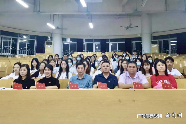 会议留影.png